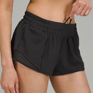 LULULEMON hotty hot low rise lined 2.5” short